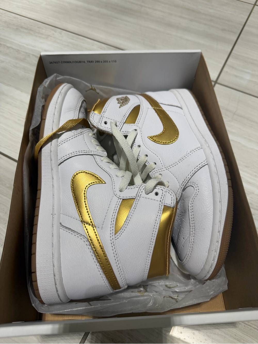 Nike WMNS Air Jordan 1 Retro Hi OG) 6.5